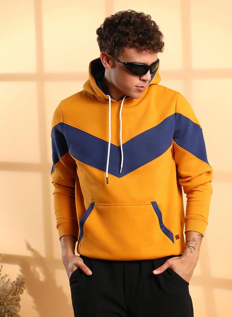 Campus Sutra Men's Mustard Yellow Contrast Panel Hoodie With Ribbed Hem
