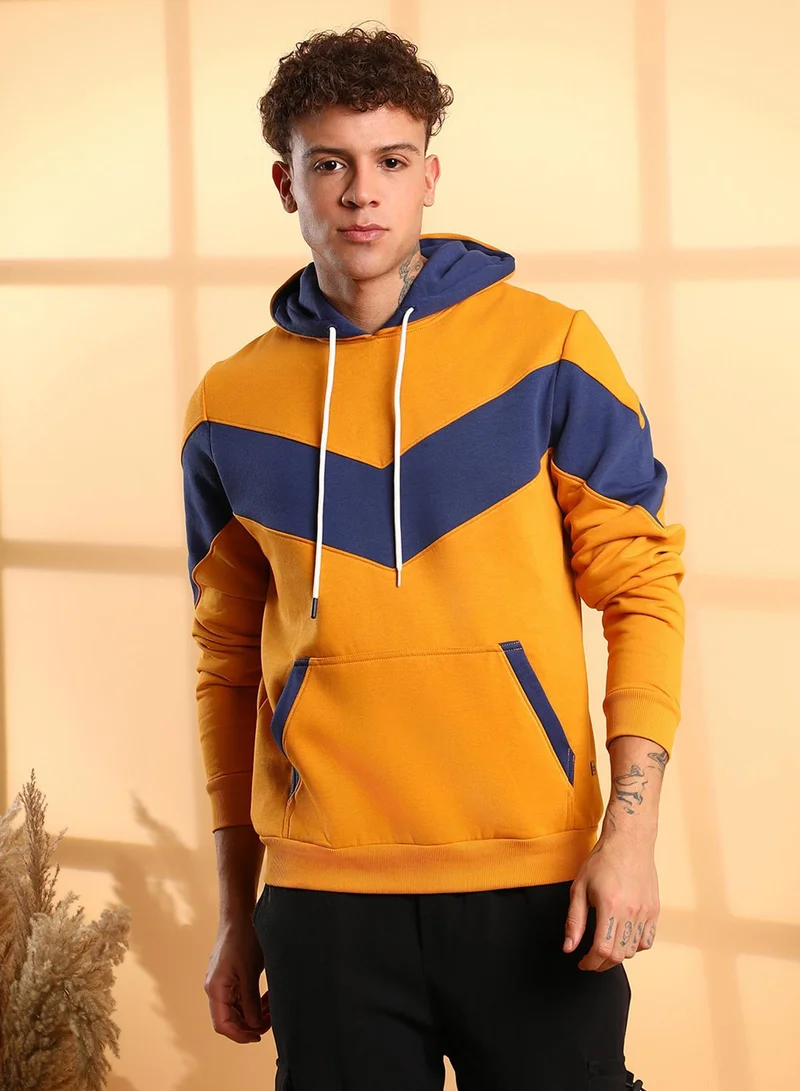 Campus Sutra Men's Mustard Yellow Contrast Panel Hoodie With Ribbed Hem
