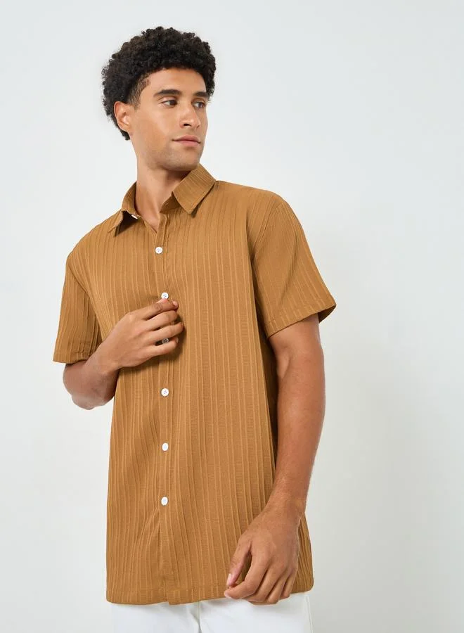 تايك تو قميص بأكمام قصيرة وملمس بارز للرجال