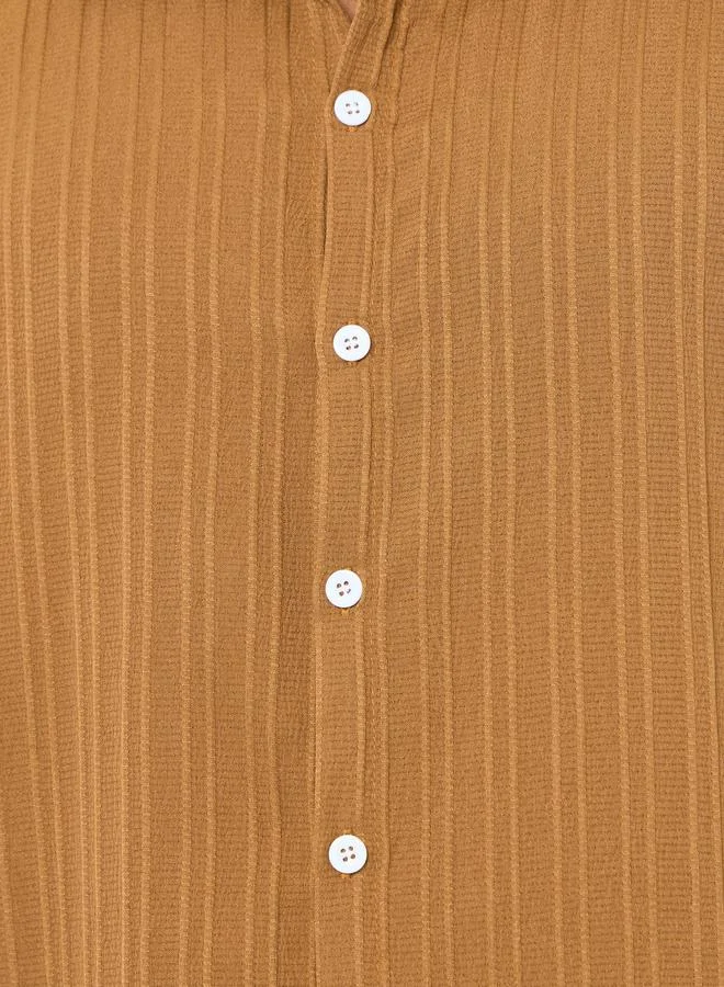 تايك تو قميص بأكمام قصيرة وملمس بارز للرجال