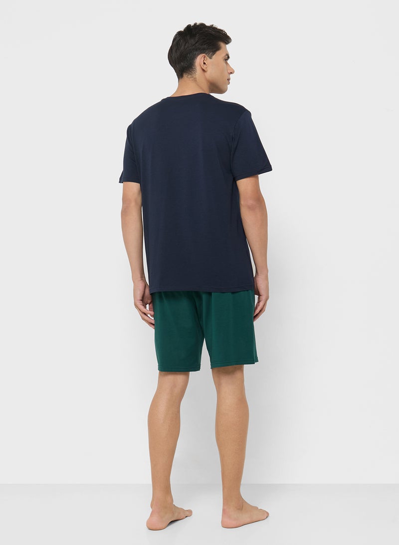 امبوريو ارماني طقم تي شيرت وشورت بشعار - Image 2