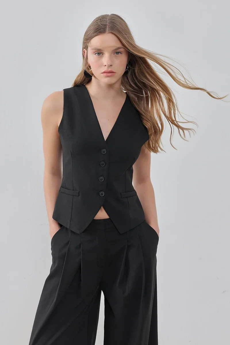 بيسز اوف ميلون Black V-Neck Dart Detailed Lined Vest
