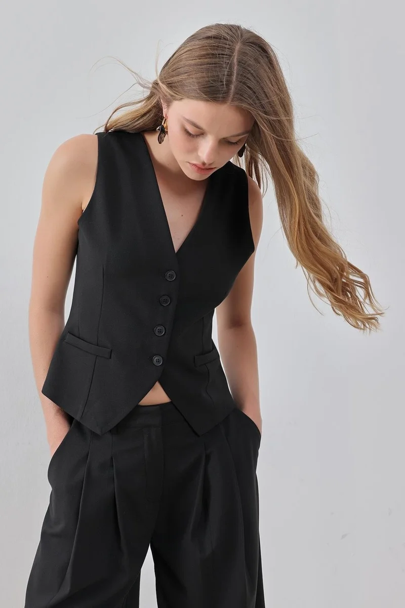 بيسز اوف ميلون Black V-Neck Dart Detailed Lined Vest