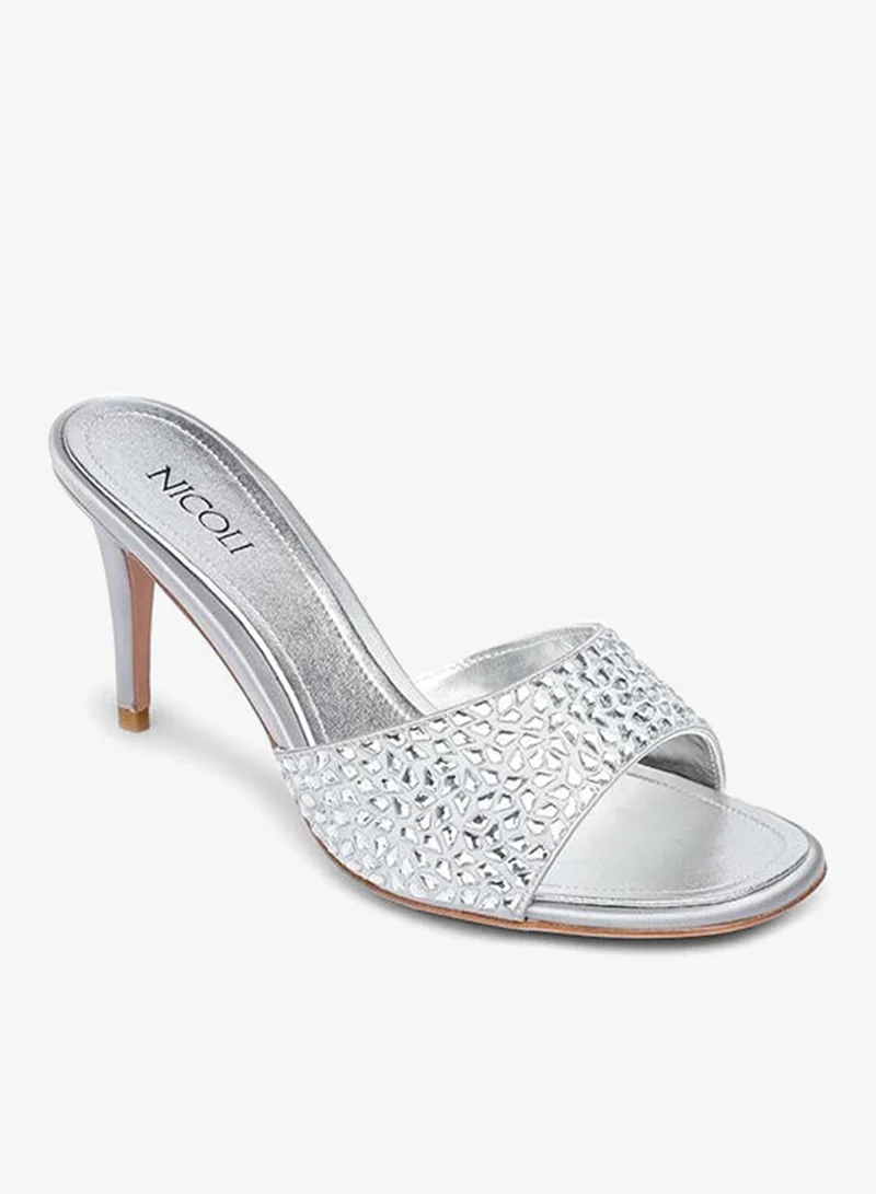 نيكولي Eleanor