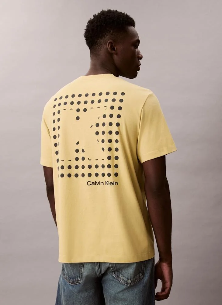 كالفن كلاين جينز تيشيرت 20 إس جرافيك بياقة مستديرة