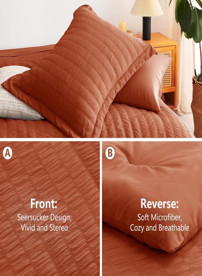 CozyLux طقم لحاف كامل من قماش السيرساكر من كوزي لوكس مع ملاءات، لون برتقالي محروق، طقم سرير كامل من 7 قطع مناسب لجميع الفصول، يتضمن لحافًا، غطاء وسادة، ملاءة مسطحة، ملاءة مثبتة، وغطاء وسادة. - Image 4