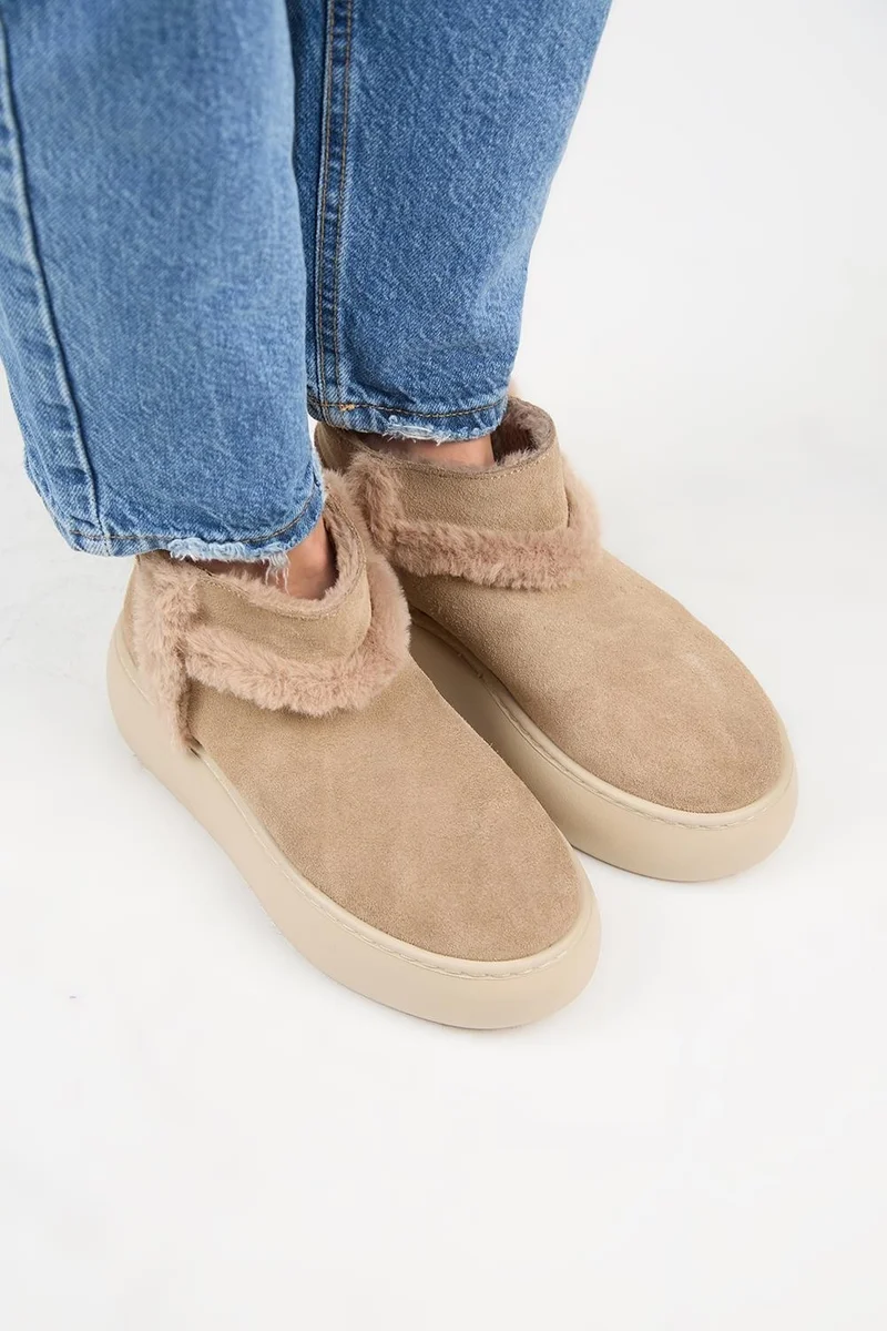 مانجيرو أحذية مانييرو (أزورا ميني) النسائية المصنوعة من الجلد الطبيعي والمبطنة بالفرو والمزينة بالفرو المنك