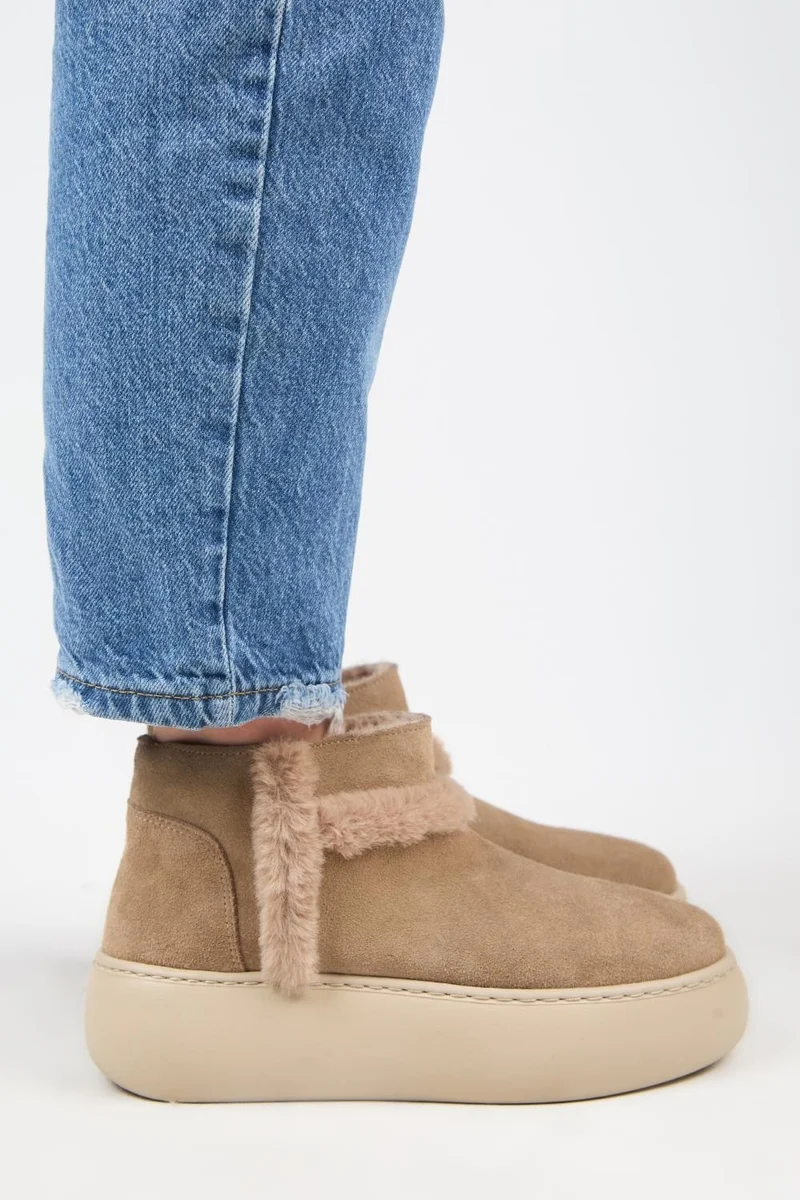 مانجيرو أحذية مانييرو (أزورا ميني) النسائية المصنوعة من الجلد الطبيعي والمبطنة بالفرو والمزينة بالفرو المنك