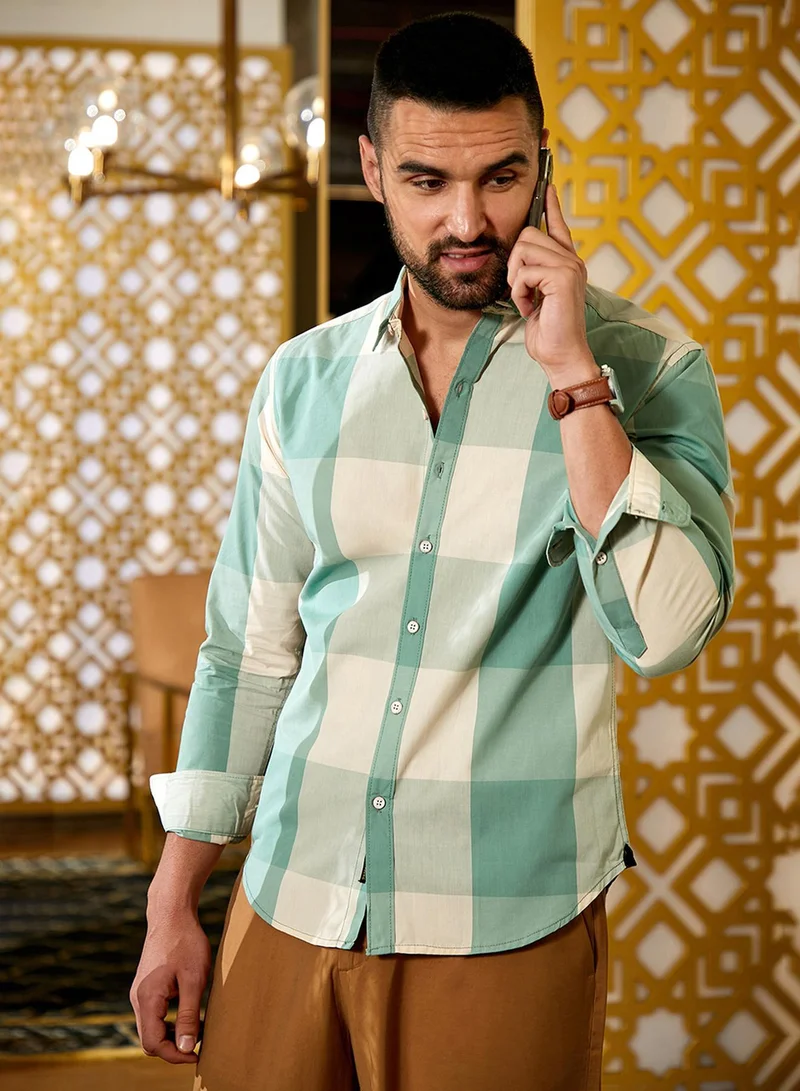 Campus Sutra Men's White & Sage Green Buffalo Check Button Up Regular Fit Shirt For Casual Wear | Cotton Shirt Crafted With Regular Sleeve, Comfort Fit & High-Performance For Everyday Wear