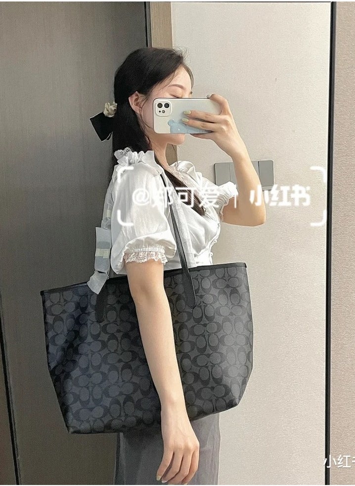 كوتش اوت ليت - حقيبة يد نسائية من كوتش، مقاس 33*29*16 سم - Image 1