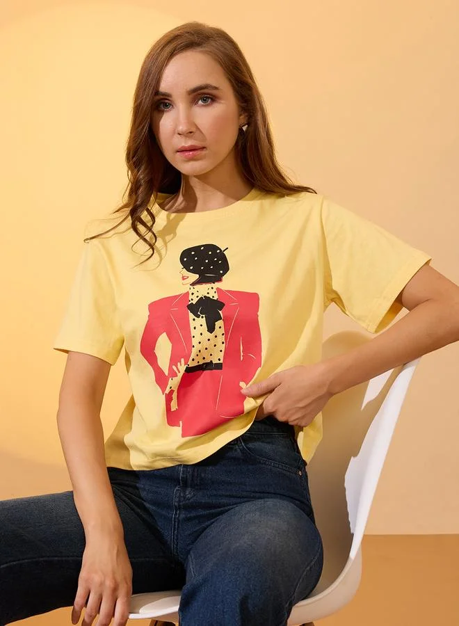 جلو باص بلوزة قصيرة واسعة بطبعة جرافيك