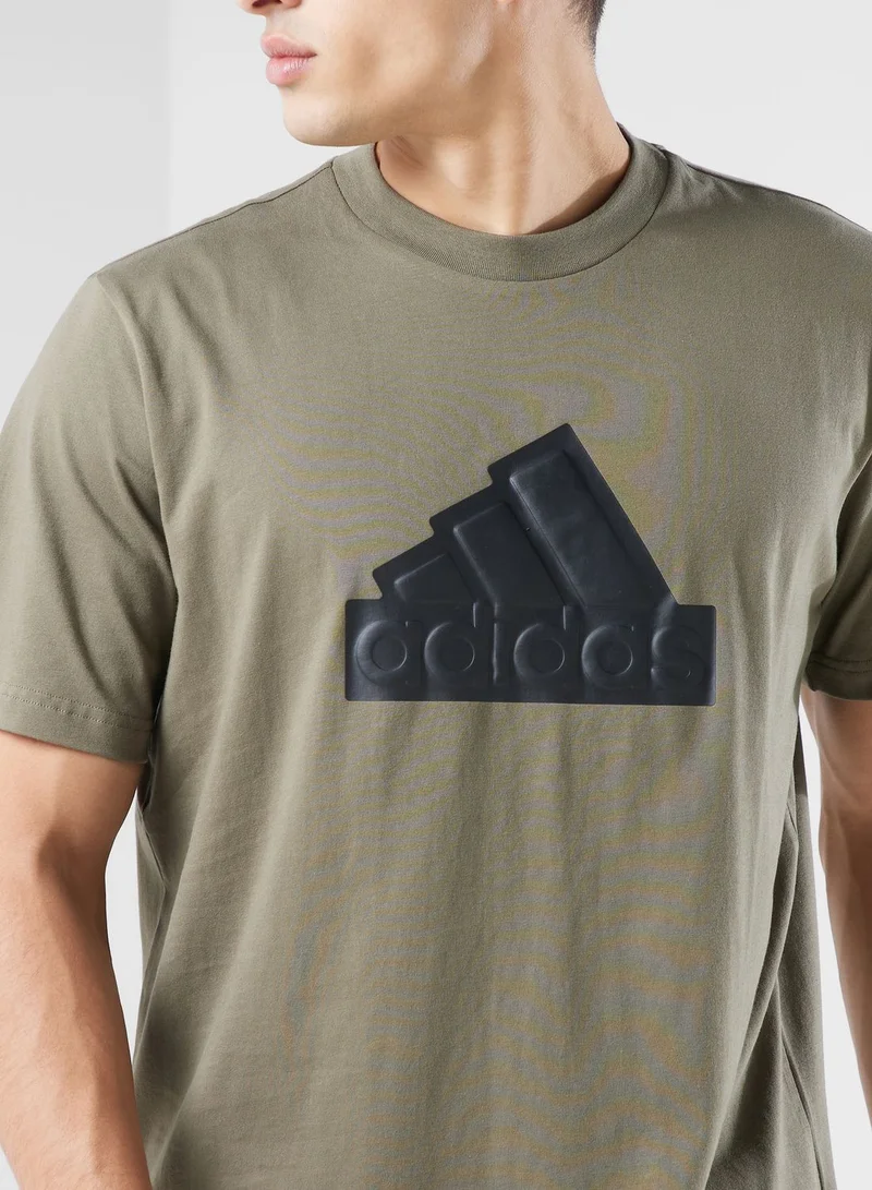 adidas تيشيرت بومبر فيوتشر ايقونز بادج أوف سبورت