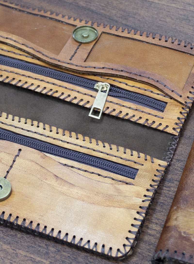 ✨ Handmade Genuine Leather Wallet – Timeless Elegance & Function 100% genuine leather – handcrafted Artistic laser engraving Magnetic clasp 8 card slots 2 zippered pockets + 2 additional compartments Size: 9×20 cm  - Image 3