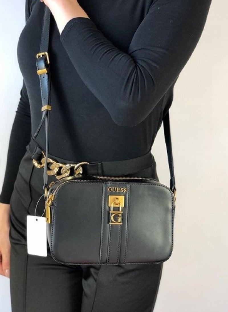 GUESS حقيبة كاميرا جانبية جينيفرا بشعار الفحم - Image 2