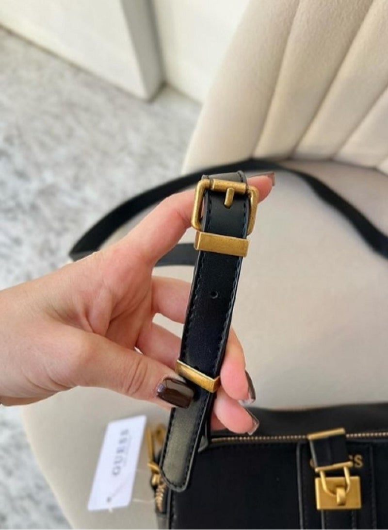 GUESS حقيبة كاميرا جانبية جينيفرا بشعار الفحم - Image 5