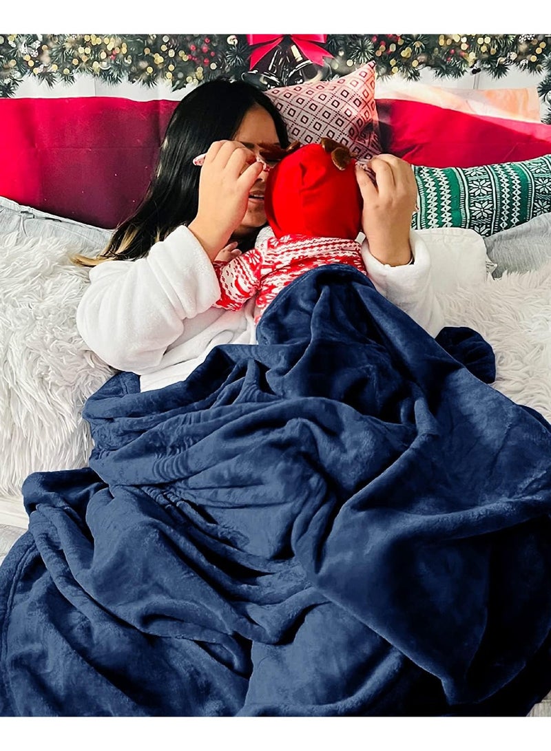 بي اس بي هوم بطانية مفردة فاخرة بوزن 300 جرام من BSB HOME® للاستخدام على السرير أو الأريكة أو الكنبة أو أثناء السفر والتخييم | بطانية مكيف الهواء | المقاس: 150 × 220 سم | اللون: أزرق | بطانية سادة من نوع فلانيل - Image 2