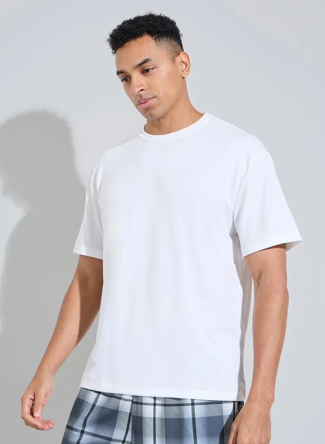 Styli White Solid Round Neck T-Shirt And Checked Shorts Pyjama Set