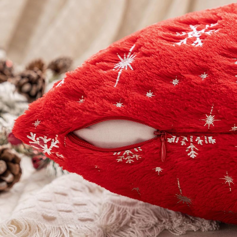 ميولي Miulee Christmas مجموعة من 2 وسادة رمي الزخرفة أغطية ناعم فو الفراء الفراء أغطية وسادة الشتاء مع الفضة الثلج بريق المطبوعة وسادة لطيف لسرير أريكة الأريكة 20 × 20 بوصة - Image 3