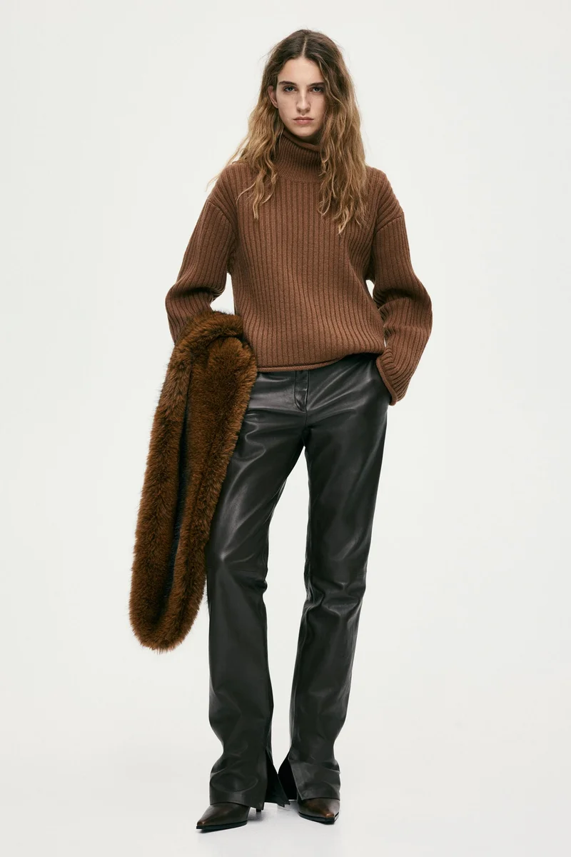 اتش اند ام كنزة من الصوف المرن