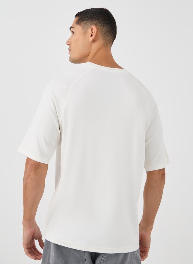 Styli Men Solid Raglan Sleeves Oversized T-Shirt - Image 4