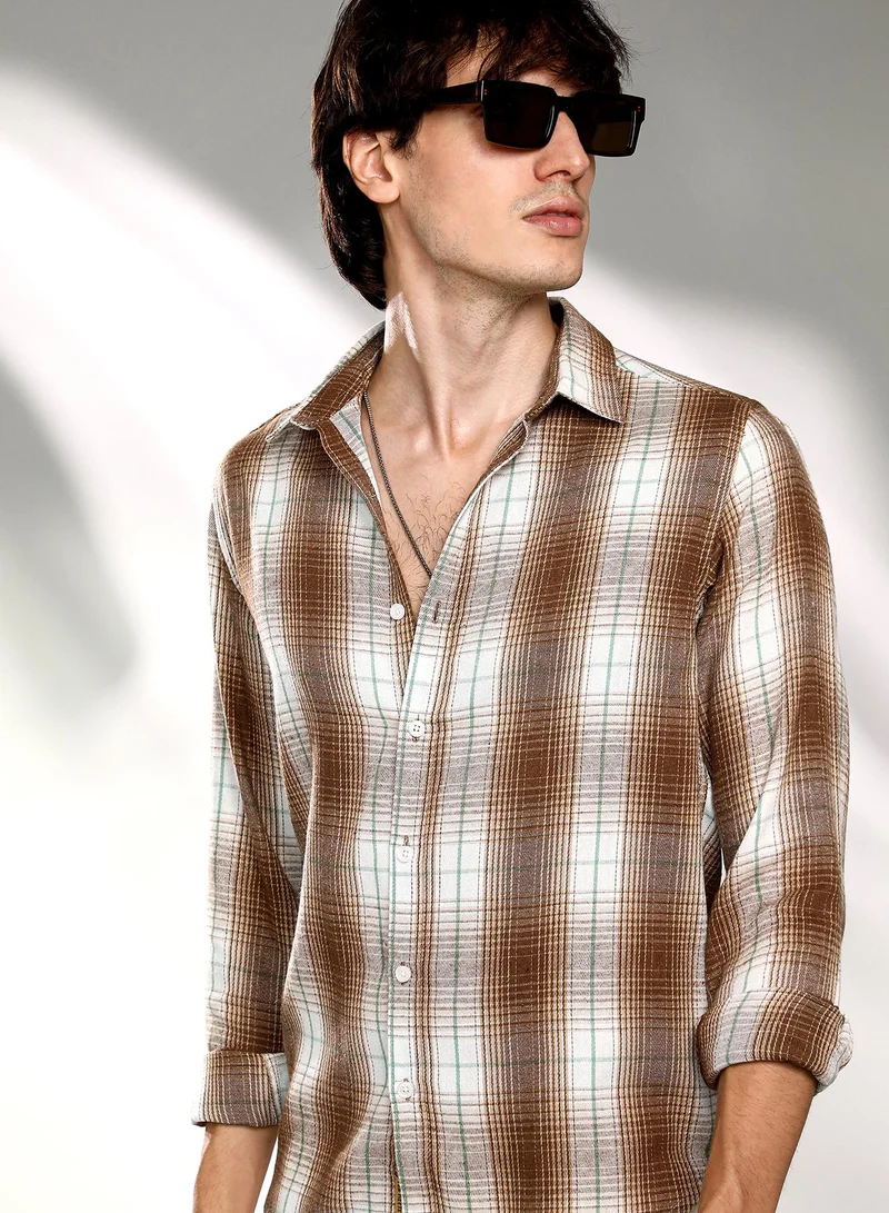 Campus Sutra Campus Sutra Men's Chocolate Brown & Cream White Ombre Buffalo Check Shirt For Casual Wear | Spread Collar | Long Sleeve | Button Closure | Shirt Crafted With Comfort Fit For Everyday Wear