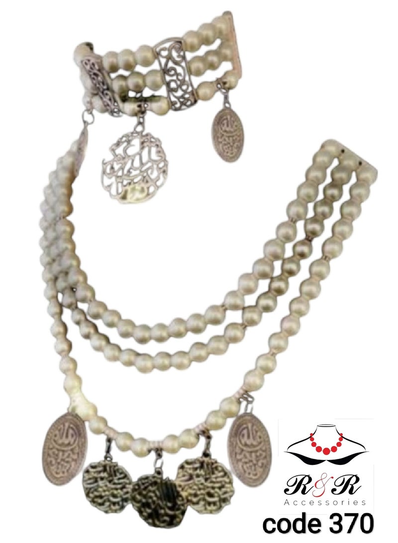 R&R A multi-role women's set of Mallorcan pearls with multiple necklaces 