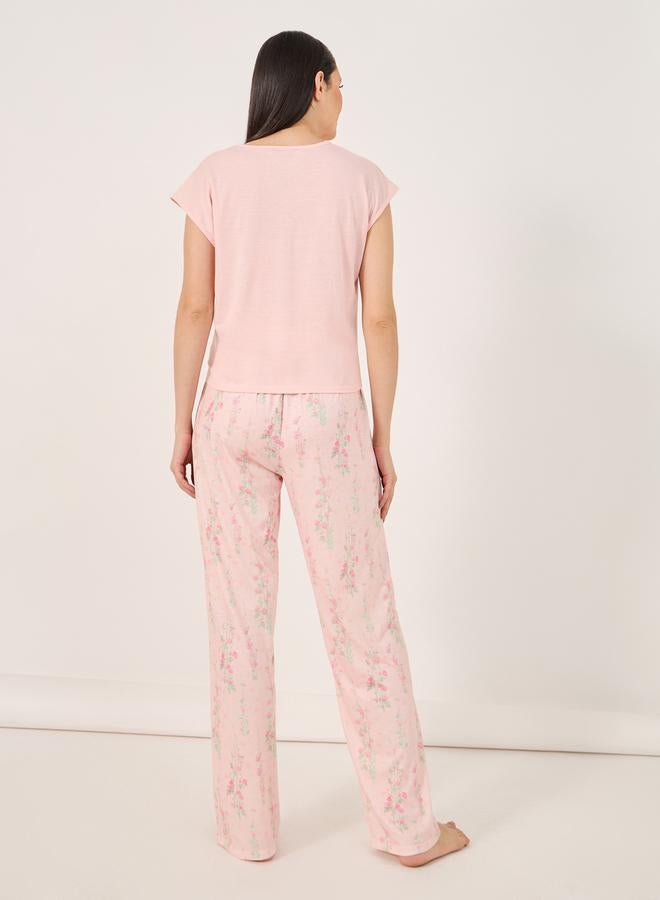 Styli V Neck Tie Front T-Shirt and Floral Pyjama Set  - Image 4