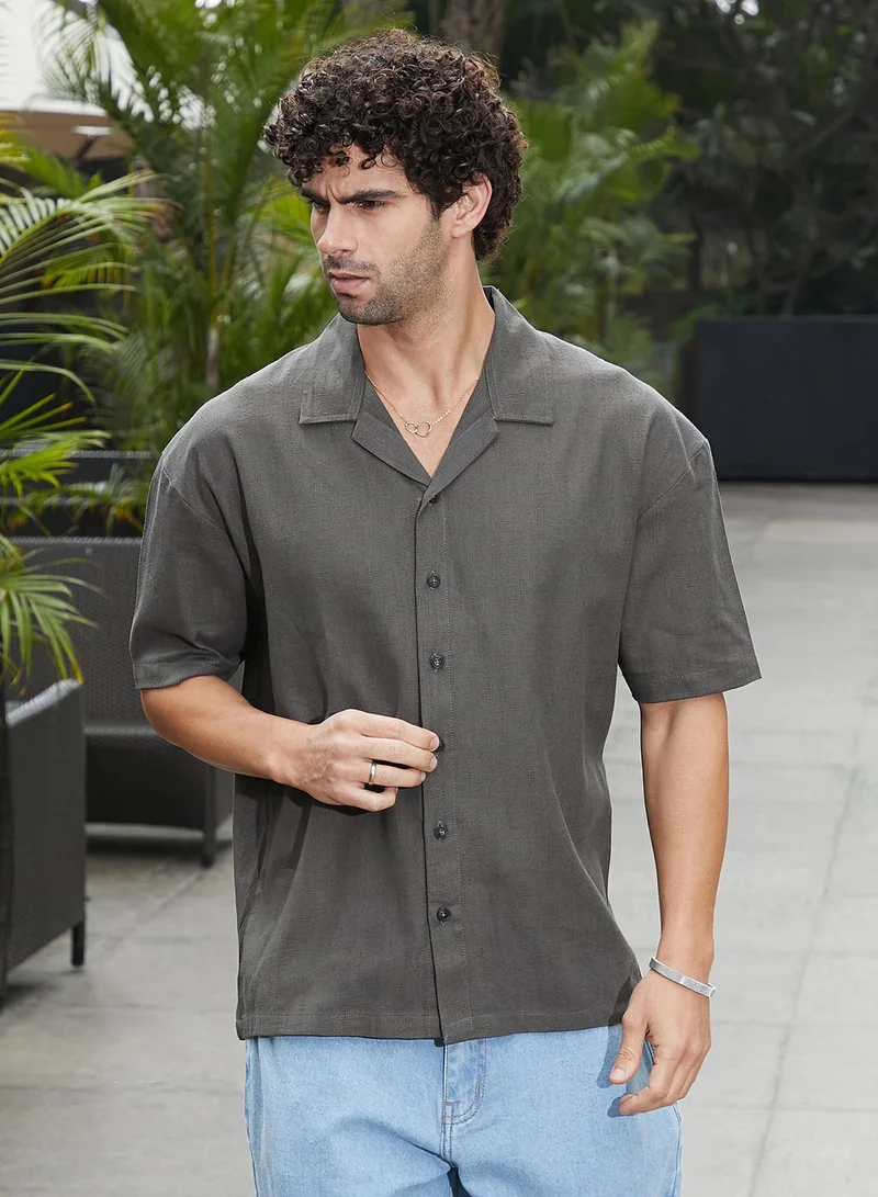 Campus Sutra Campus Sutra Men's Charcoal Grey Solid Resort Oversized Shirt For Casual Wear | Cuban Collar | Short Regular Sleeves | Button Closure | Oversized Shirt Crafted With Comfort Fit For Everyday Wear