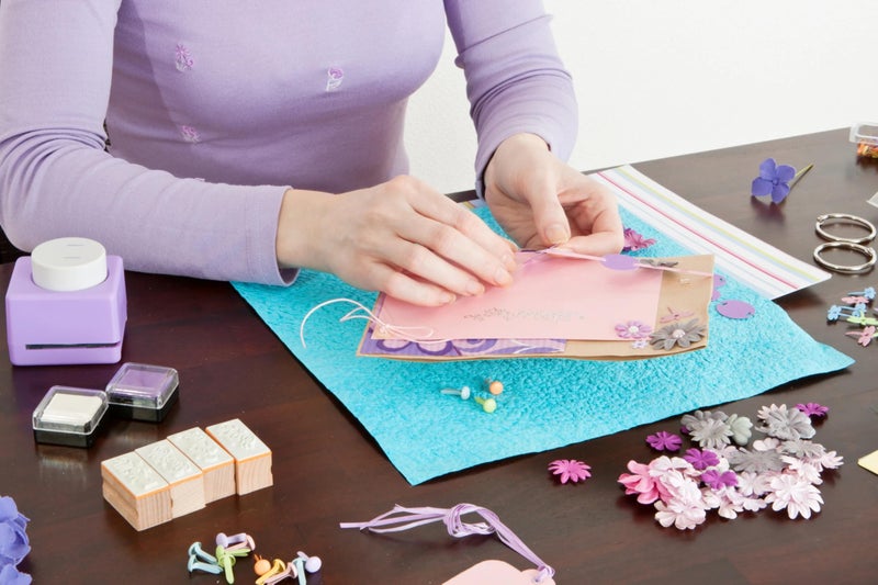 Glue Dots نقاط الغراء، نقاط صغيرة، مزدوجة الجوانب، دائمة، 1/8"، 325 نقطة، غراء قلم الرسم بالألماس، شريط غراء للحرف اليدوية، نقاط غراء لاصقة، بديل الغراء السائل الساخن، شفاف - Image 4