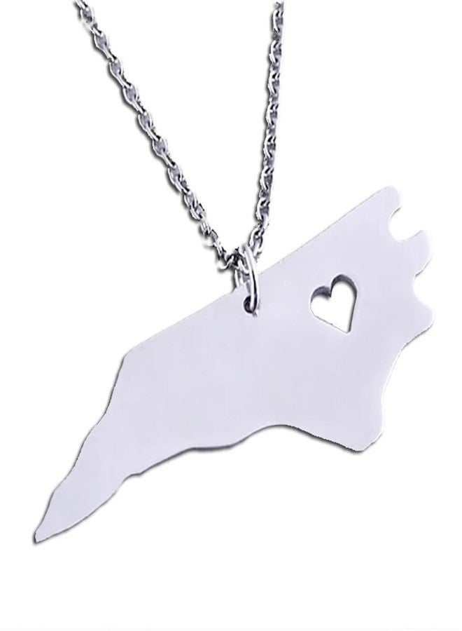 آرت أتاك قلادة "أحب ولاية كارولينا الشمالية" من الفولاذ المقاوم للصدأ من آرت أتاك، قلادة على شكل قلب تحمل خريطة ولاية كارولينا الشمالية القديمة (فضية) - Image 1