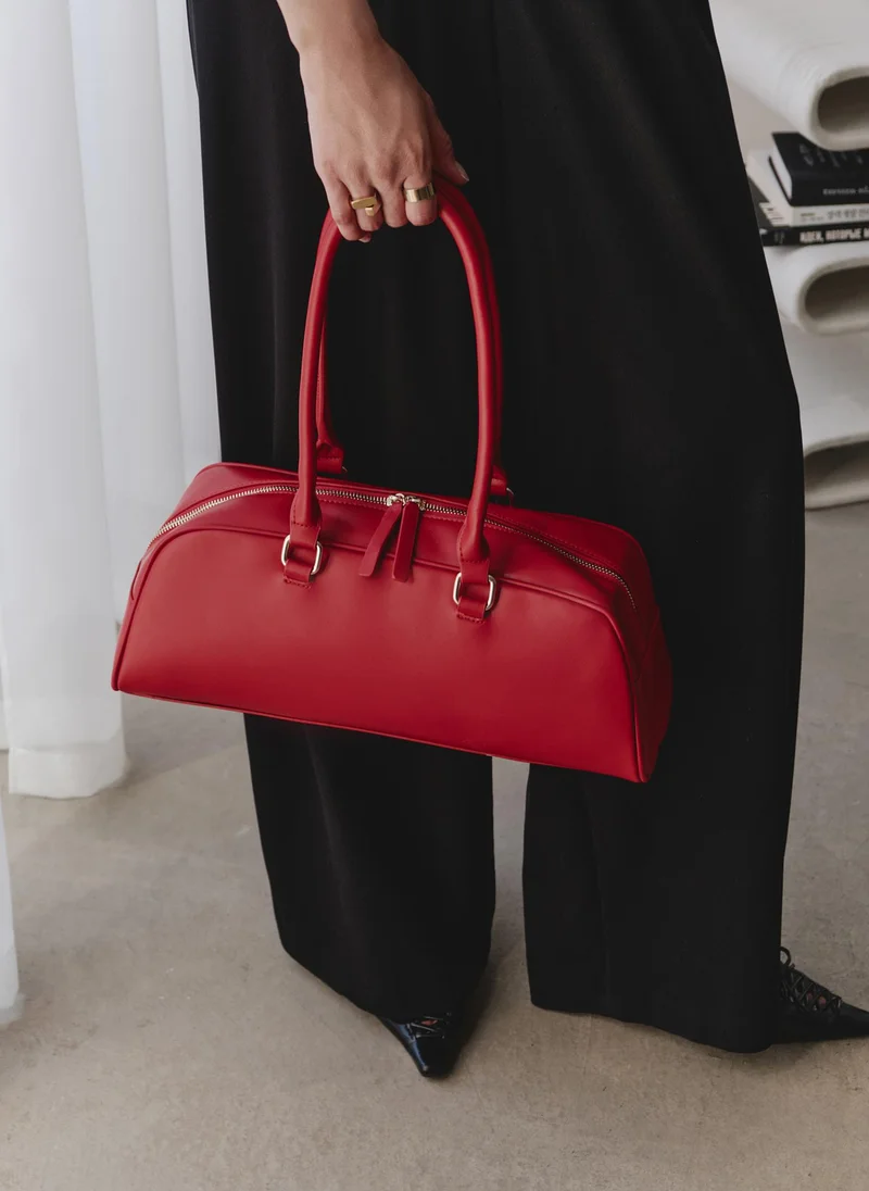 Long baguette bag with thin handles
