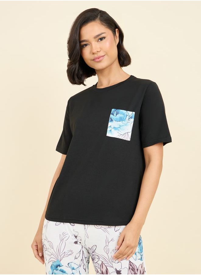 Styli - Sketch Floral Print Pocket Detail T-shirt and Pyjama Set - Image 1