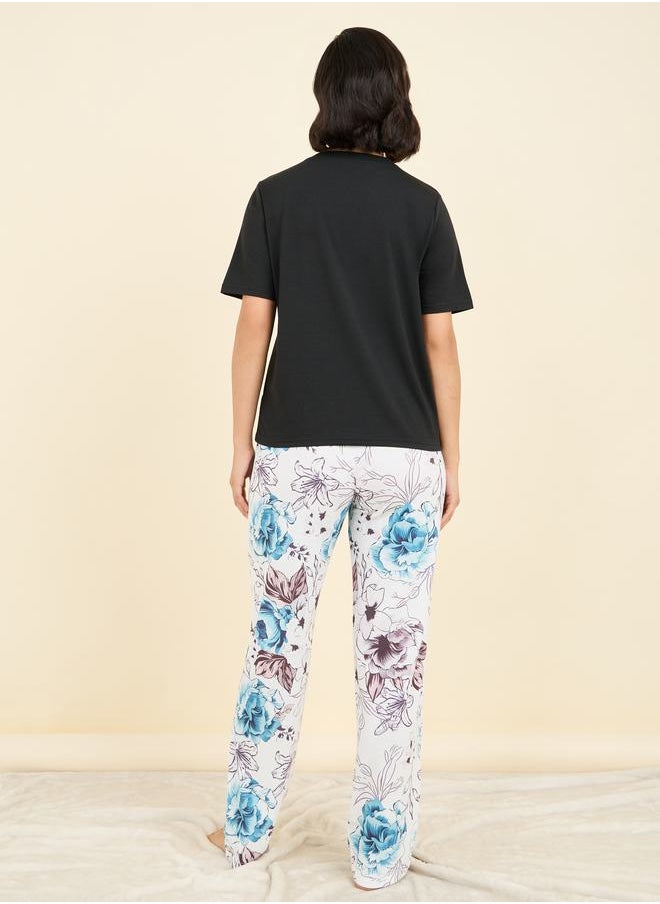 Styli - Sketch Floral Print Pocket Detail T-shirt and Pyjama Set - Image 1