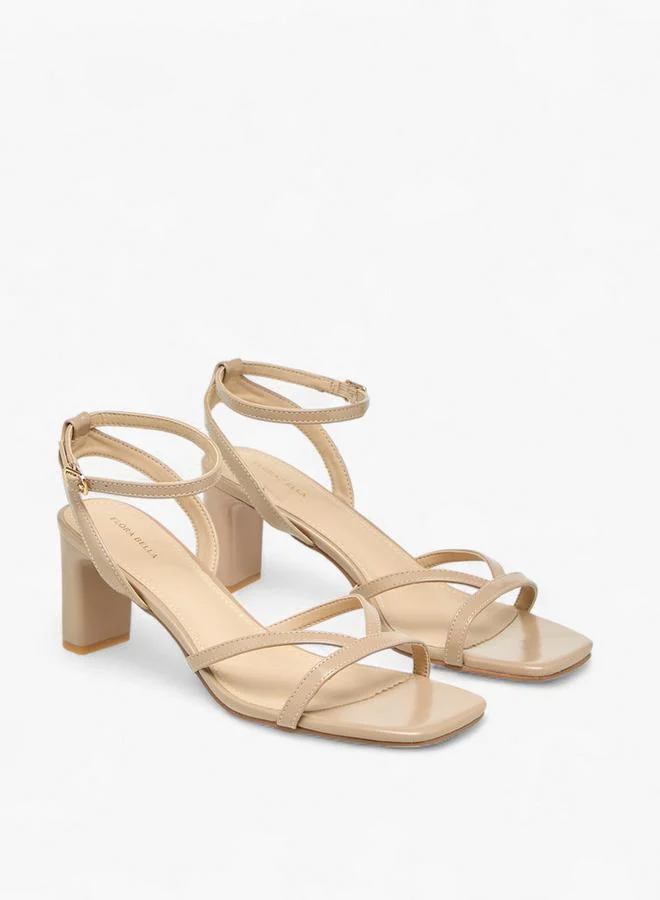 فلورا بيلا من شو إكسبرس صنادل نسائية بكعب عريض وحزام للكاحل وإبزيم