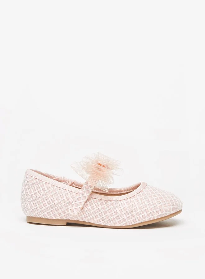 فلورا بيلا من شو إكسبرس Girl's Textured Bow Applique Ballerina Shoes with Hook and Loop Closure