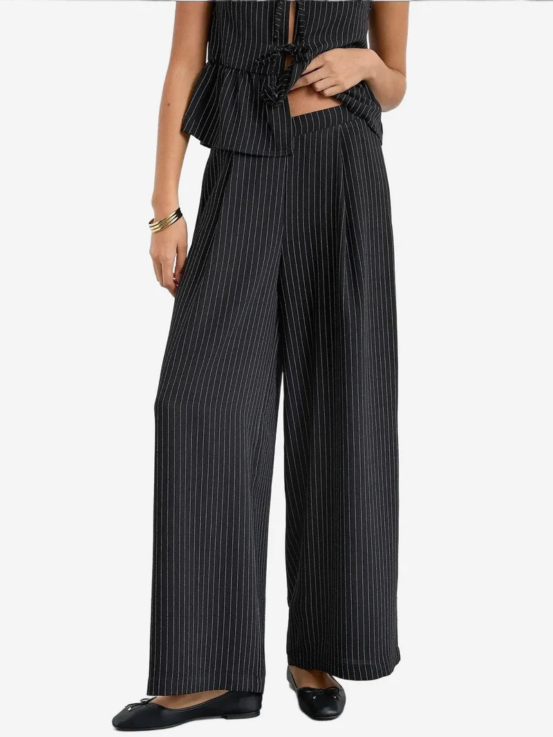 هيكاب بنطلون واسع الساق مخطط مطوي