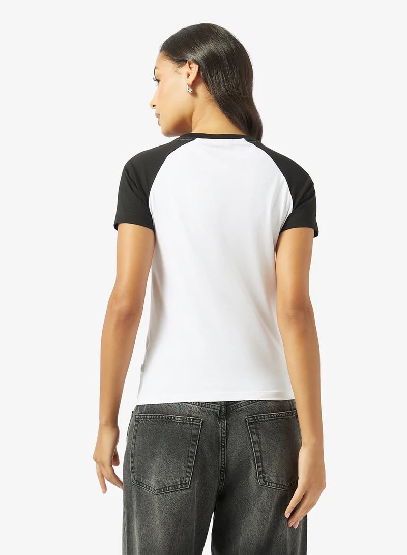 جيس جينز تيشيرت بياقة دائرية برسومات