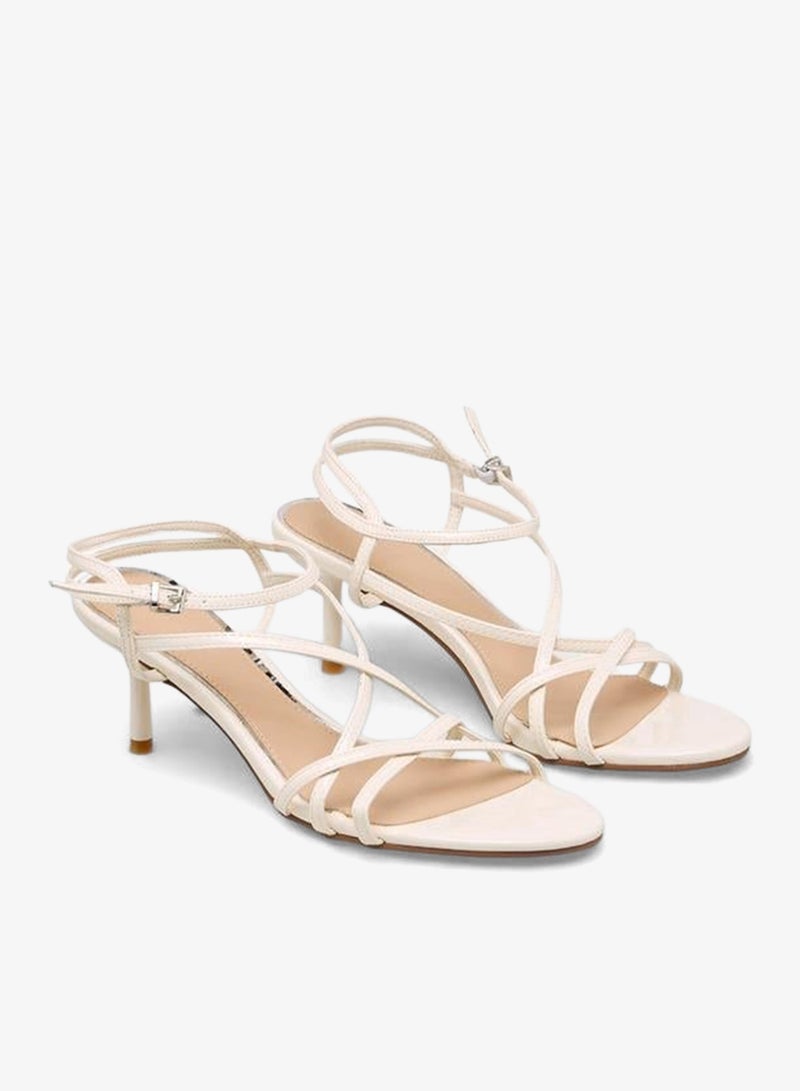 فلورا بيلا من شو إكسبرس صنادل نسائية بحزام وإبزيم - Image 3