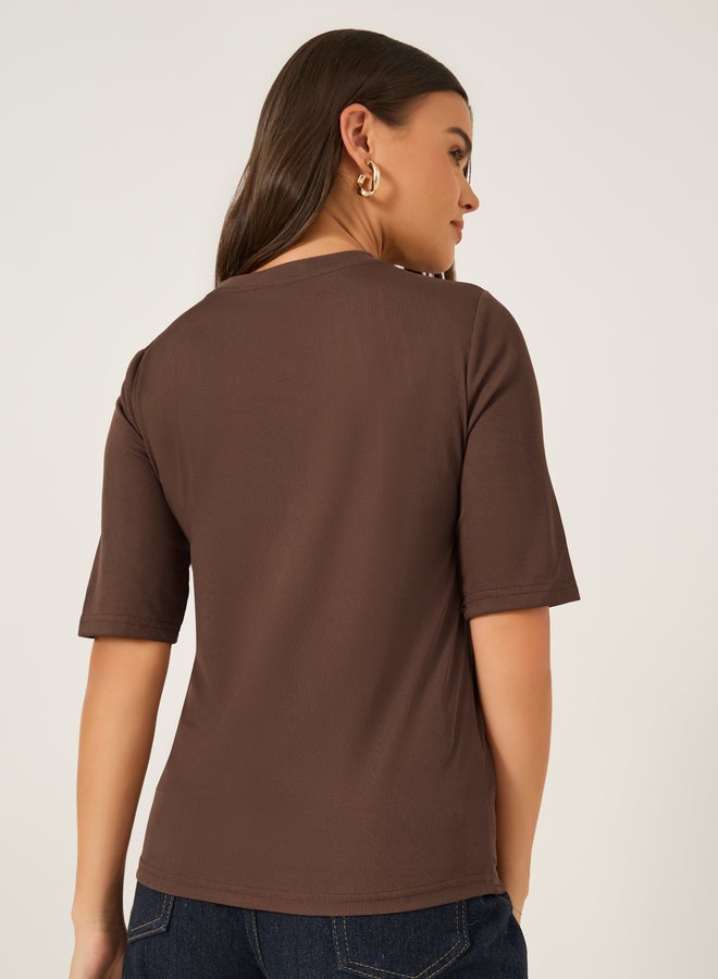 Styli Solid Fitted Round Neck T-Shirt  - Image 4