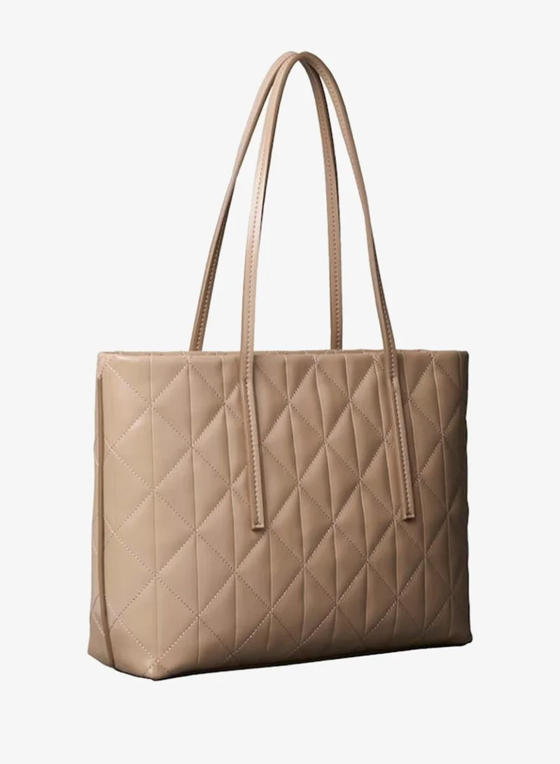 كالفن كلاين حقيبة يد صغيرة مبطنة بشعار مطرز