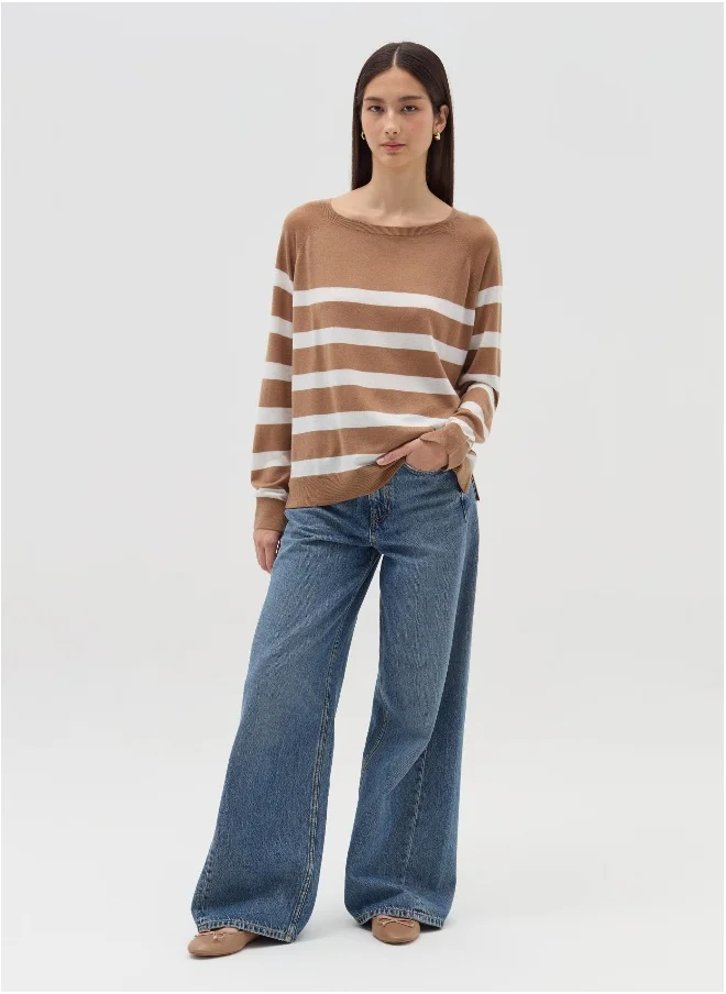 او في اس Striped top with raglan sleeves