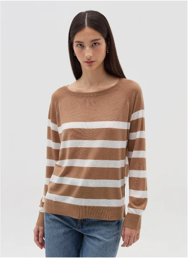 او في اس Striped top with raglan sleeves