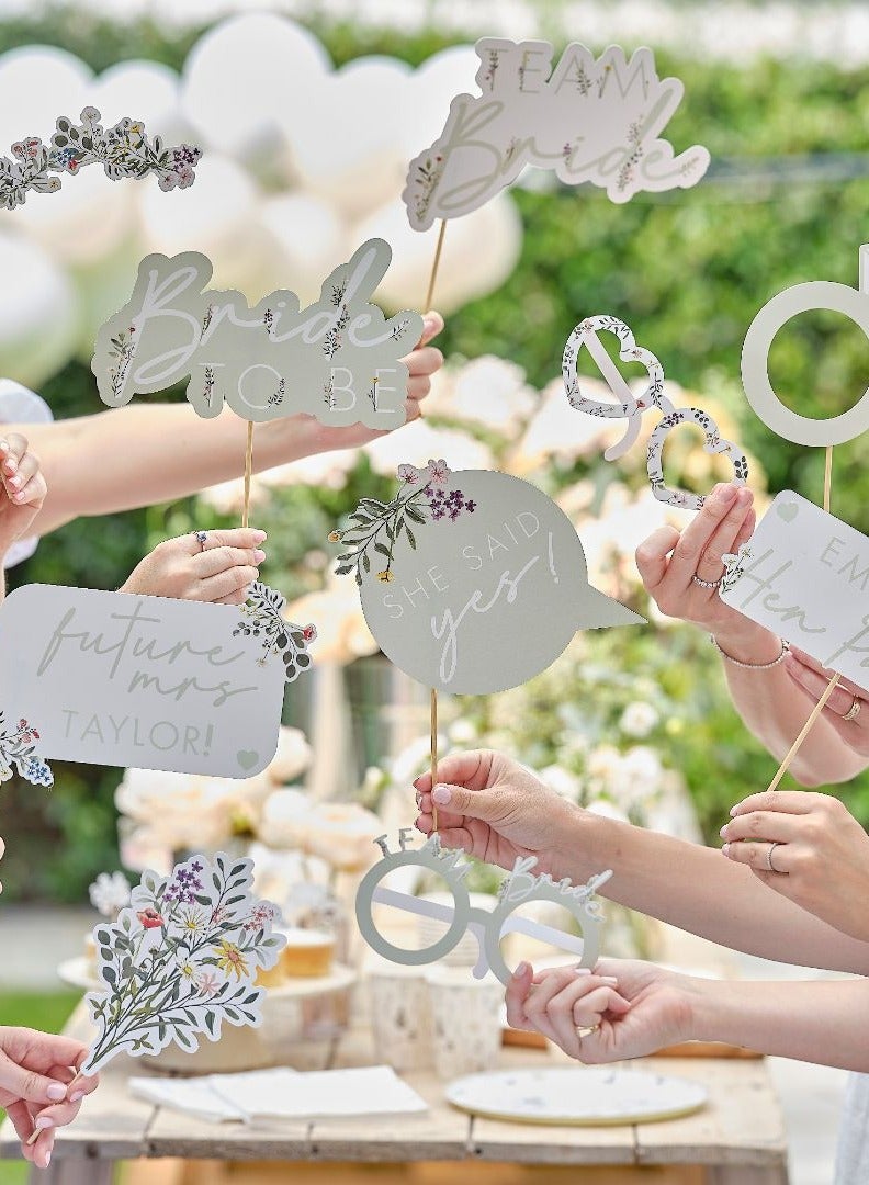 جينجر راي إكسسوارات صور حفلة الدجاج بنقوش الزهور - Image 1