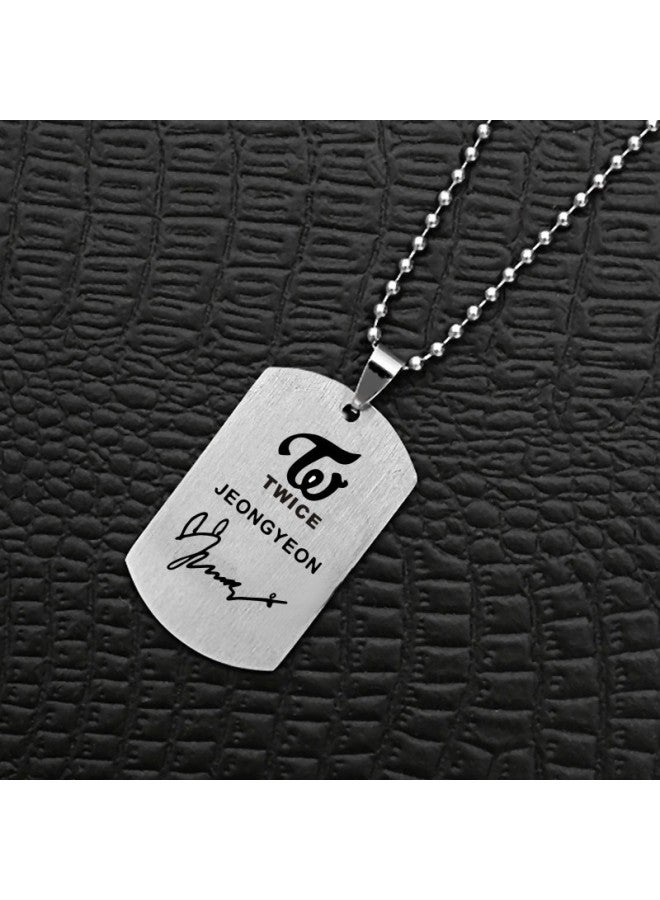 GR Hot European And American Style Kpop Twice Keychain Key Ring Chaverio Llavero Simple And Fashionable - Image 1