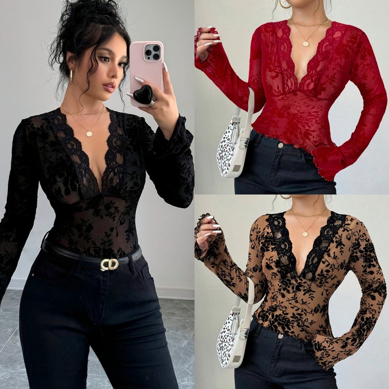تيشيرت نسائي بياقة V مع دانتيل شبكي وأكمام واسعة - Image 3