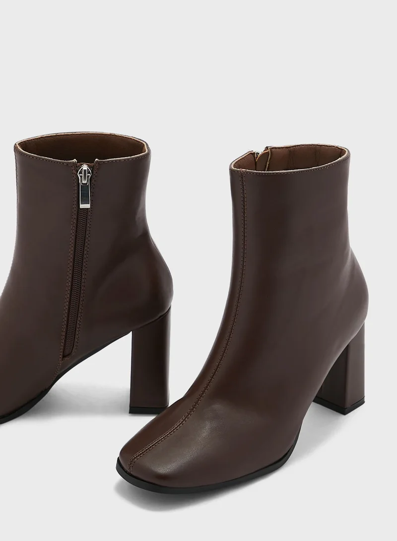 ايلا Pointed Slim Block Heel Boot