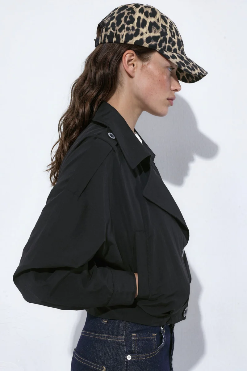 هيكاب Buttoned Short Trench Coat with Pockets