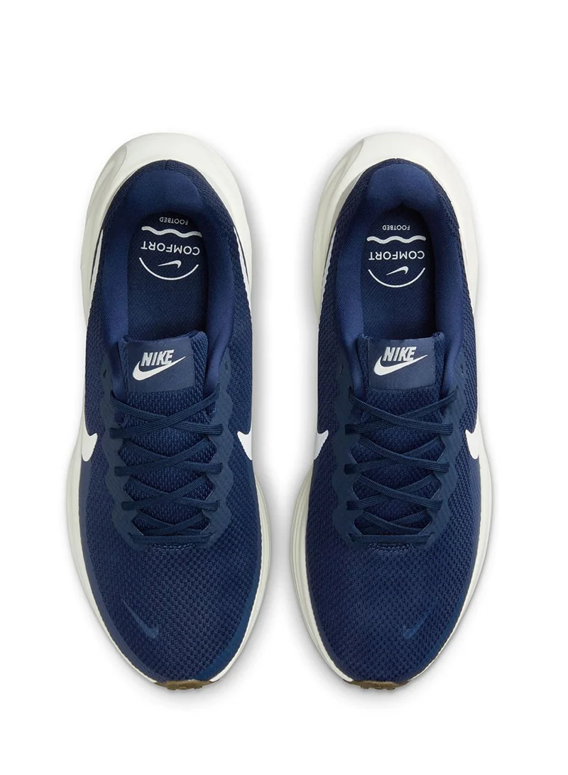 Nike Revolution 8
