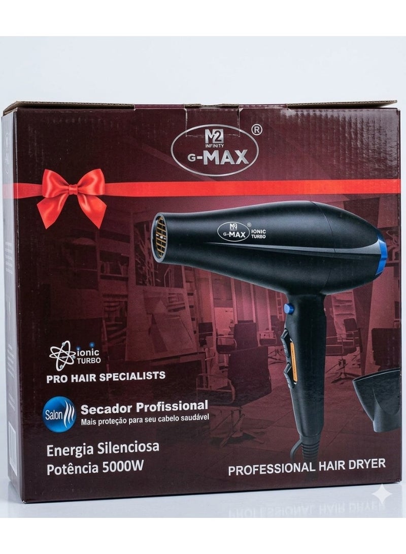 مجفف الشعر الاحترافي (الاستشوار) الأيوني من ماركة G-MAX (موديل G-8858)، ويتميز بمحرك قوي للغاية بقوة 5000W مع تقنية الأيونات السالبة لمنع الهيشان وتقليل الكهرباء الساكنة بالشعر.