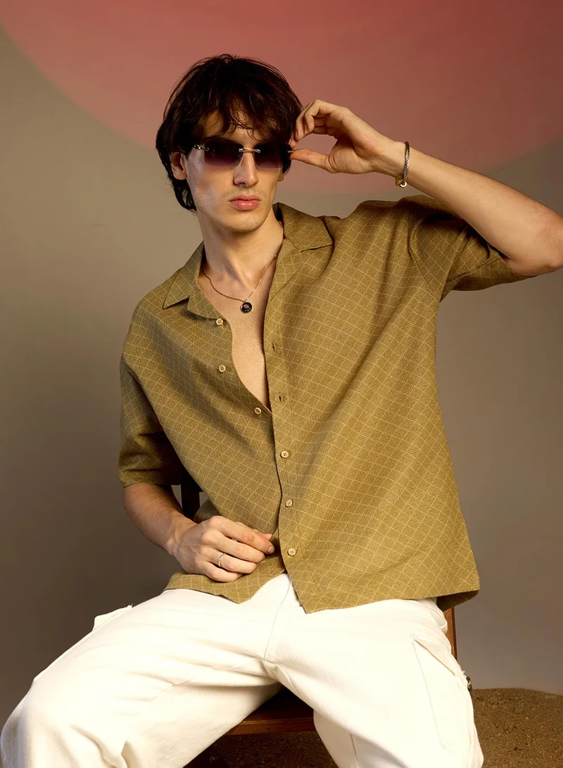 كامبوس سوترا Men's Olive Green Quad-Lined Oversized Shirt For Casual Wear | Cuban Collar | Short Sleeve | Button Closure | Oversized Shirt Crafted With Comfort Fit For Everyday Wear